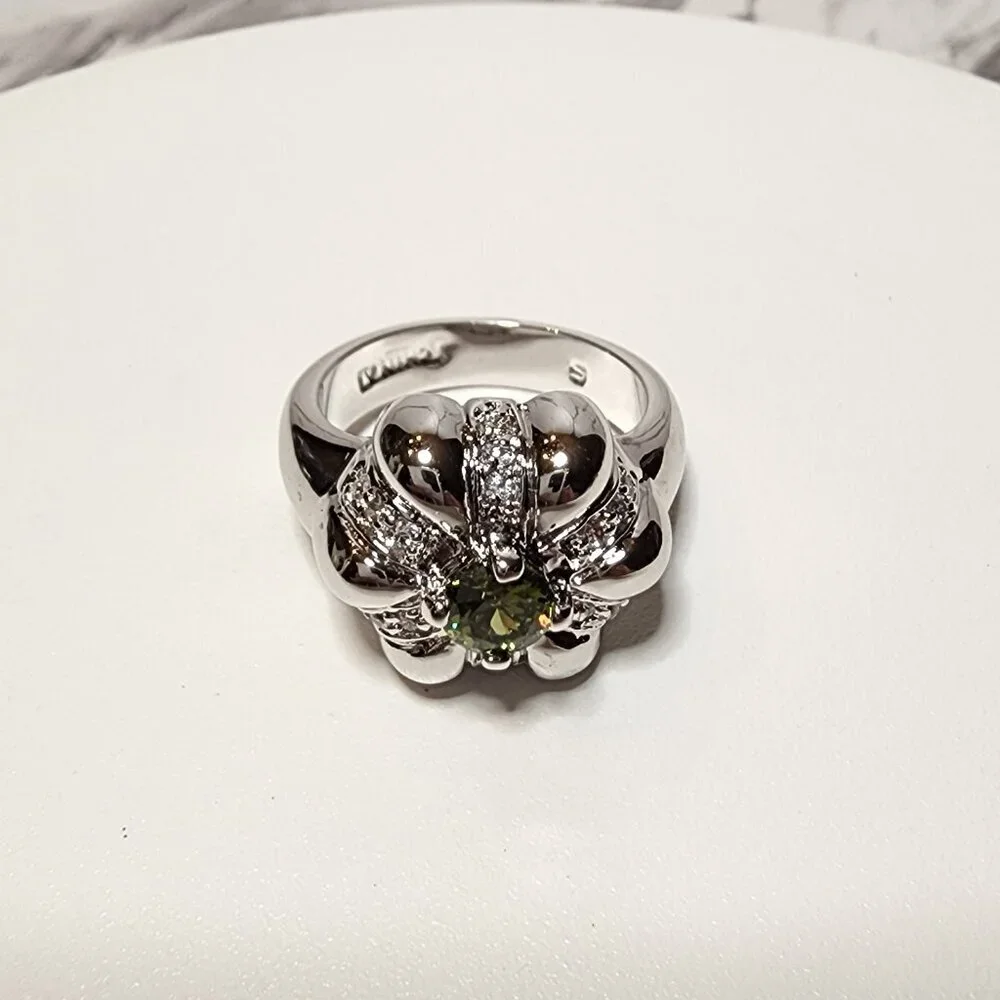 Flower Bud Fashion Ring with Green Stone